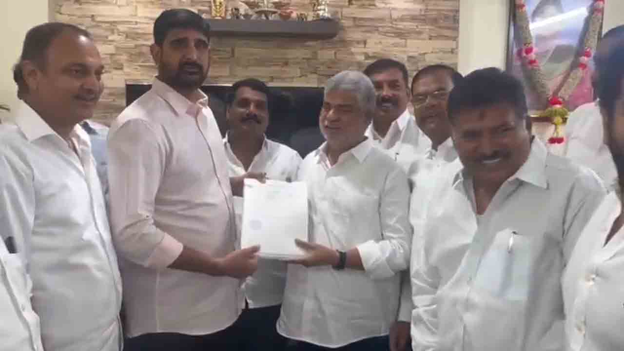 BRS Party | దానం నాగేంద‌ర్‌పై అన‌ర్హ‌త వేటు వేయండి.. స్పీక‌ర్‌కు బీఆర్ఎస్ ఎమ్మెల్యేల ఫిర్యాదు