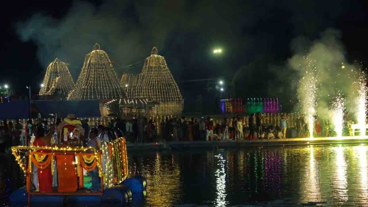 కనుల పండువగా తెప్పోత్సవం