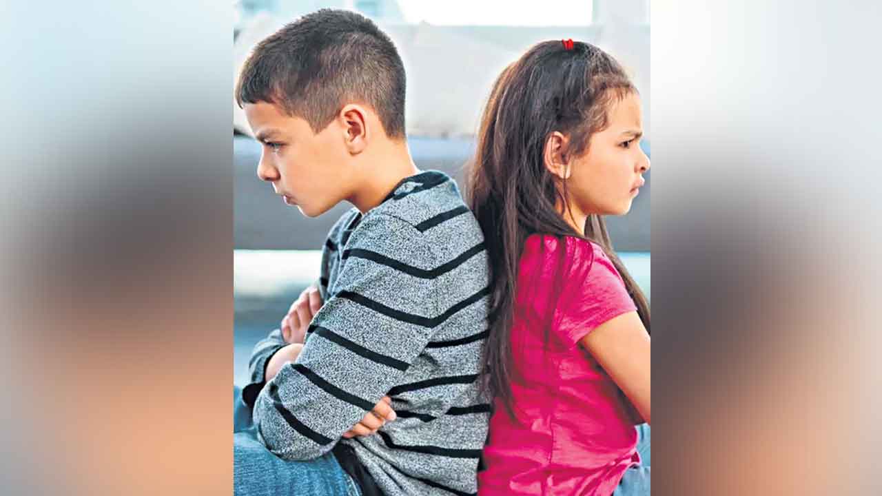 పోలికలు.. పొలికేకలు!