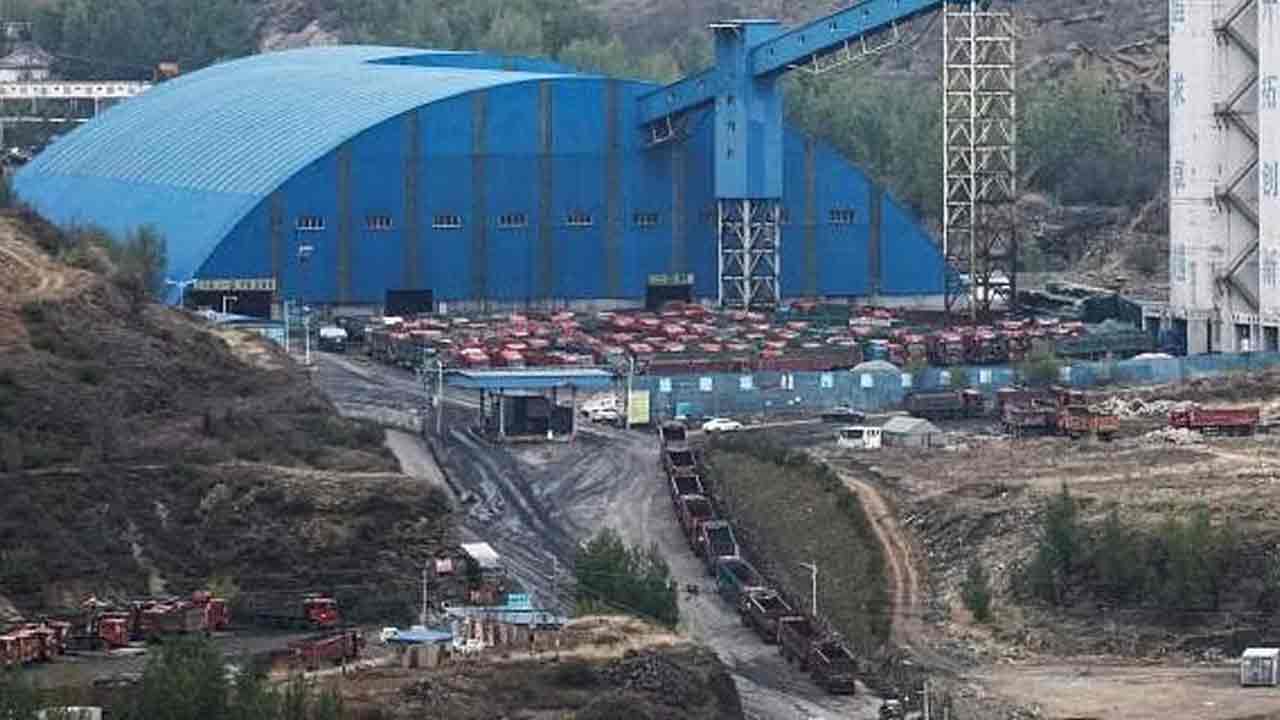 Coal Mines: రెండు బొగ్గు గ‌నులు కూలి 12 మంది మృతి