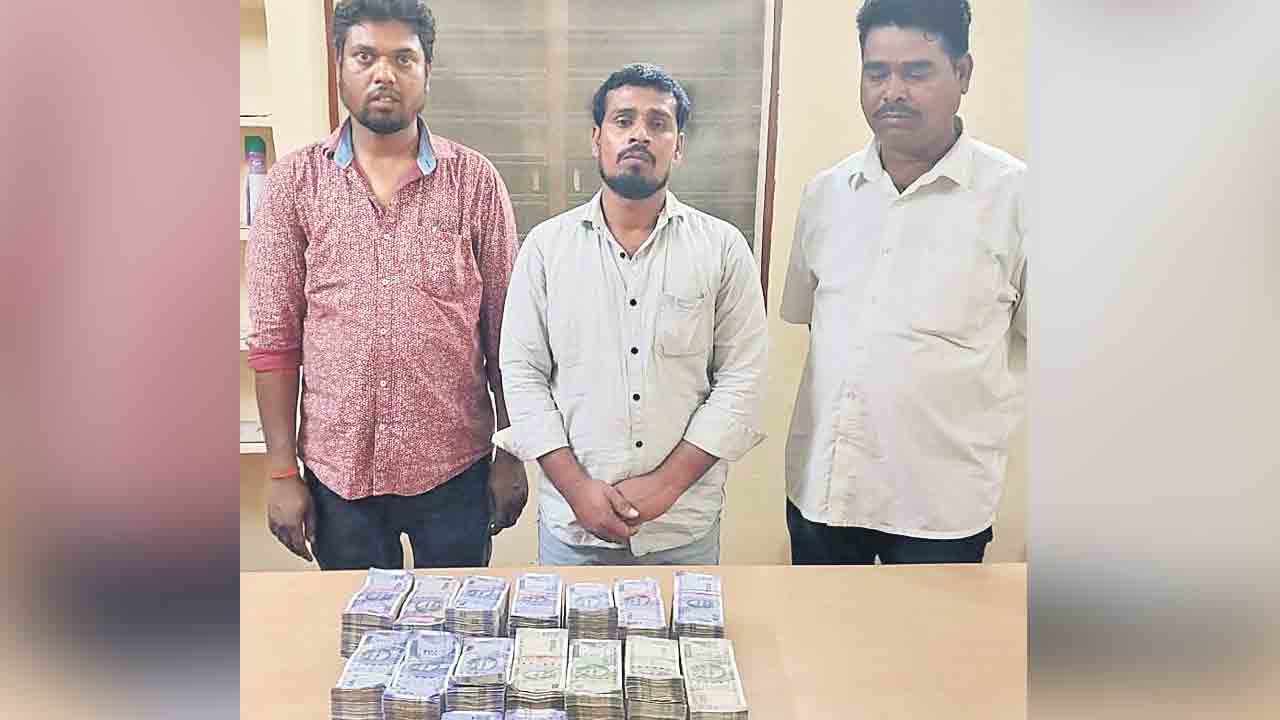 పనిచేస్తున్న సంస్థకు కన్నం