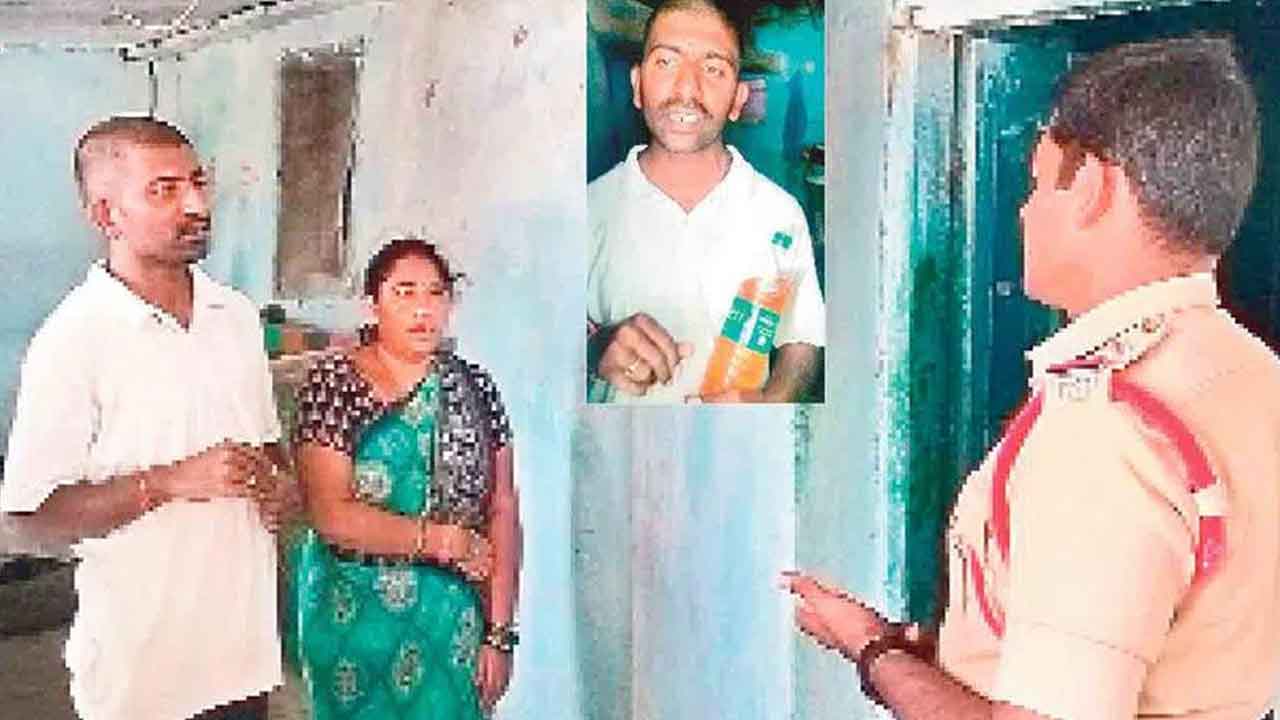 Congress Leader | భూమి ఇప్పిస్తానని మంత్రి సీతక్క అనుచరుడి మోసం.. ములుగులో దంపతుల ఆత్మ హత్యాయత్నం