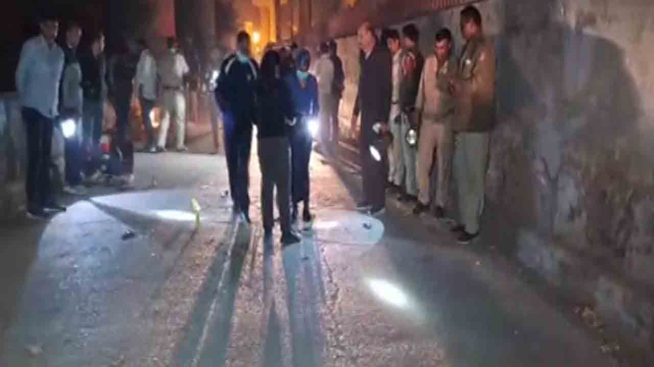 Delhi | ఢిల్లీలో అర్ధ‌రాత్రి ఎన్‌కౌంట‌ర్.. ముగ్గురిని అరెస్టు చేసిన పోలీసులు