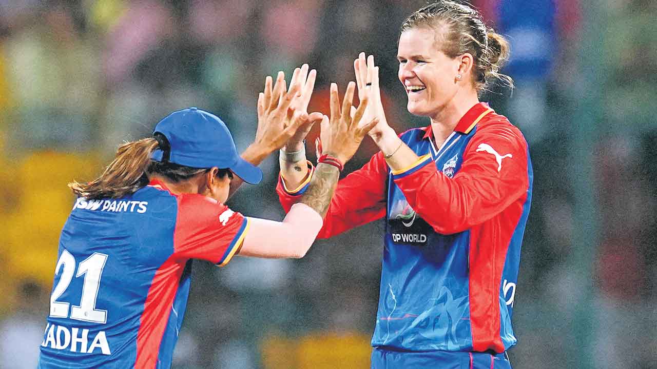 లానింగ్ ఫిఫ్టీ.. తిప్పేసిన స్పిన్న‌ర్లు.. గుజ‌రాత్‌పై ఢిల్లీ ఘ‌న విజయం