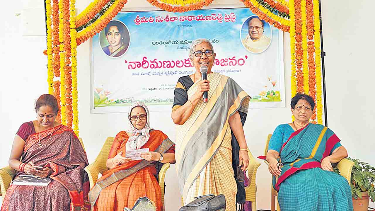 నారీమణులకు నీరాజనం