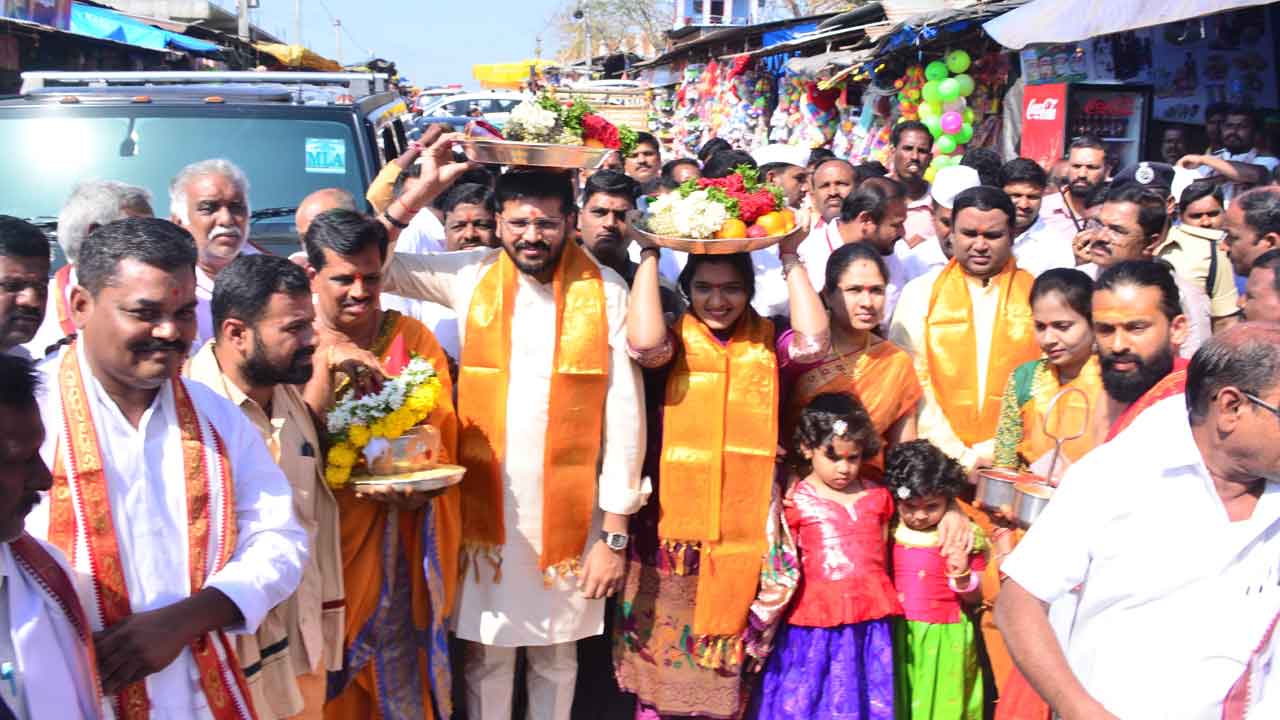 Edupayala Jatara | వైభవంగా ప్రారంభమైన ఏడుపాయల జాతర