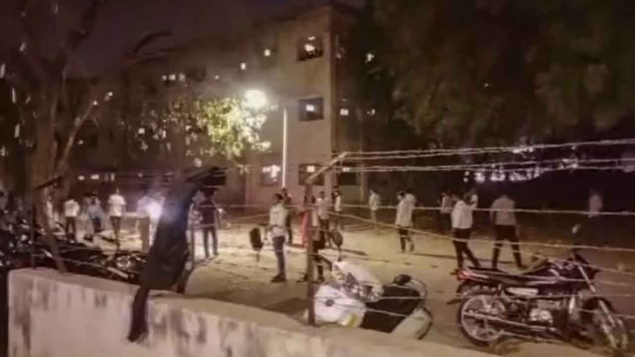 Ahmedabad | గుజరాత్‌ వర్సిటీ హాస్టల్‌లో నమాజ్‌ చేస్తున్న విదేశీ విద్యార్థులపై దాడి