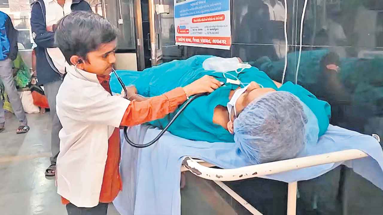 Doctor Ganesh | సలాం డాక్టర్‌ భాయ్‌.. ప్రపంచంలోనే అతి పొట్టి వైద్యుడు గణేశ్‌