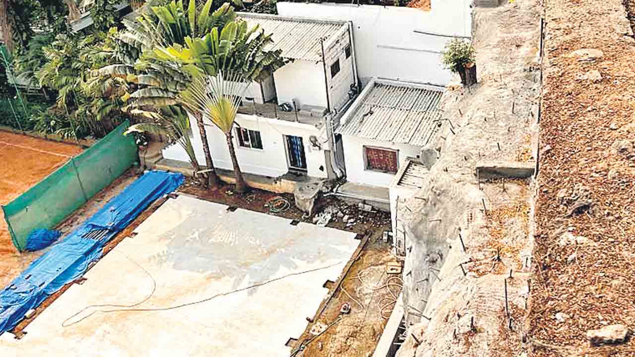 Land Grabbing | జూబ్లీహిల్స్‌లో ఖరీదైన ప్రభుత్వ స్థలం ఆక్రమణ