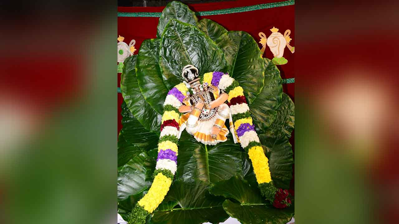 Yadagirigutta | వటపత్ర శాయిగా భక్తుకులకు దర్శనమిచ్చిన లక్ష్మీ నారసింహుడు