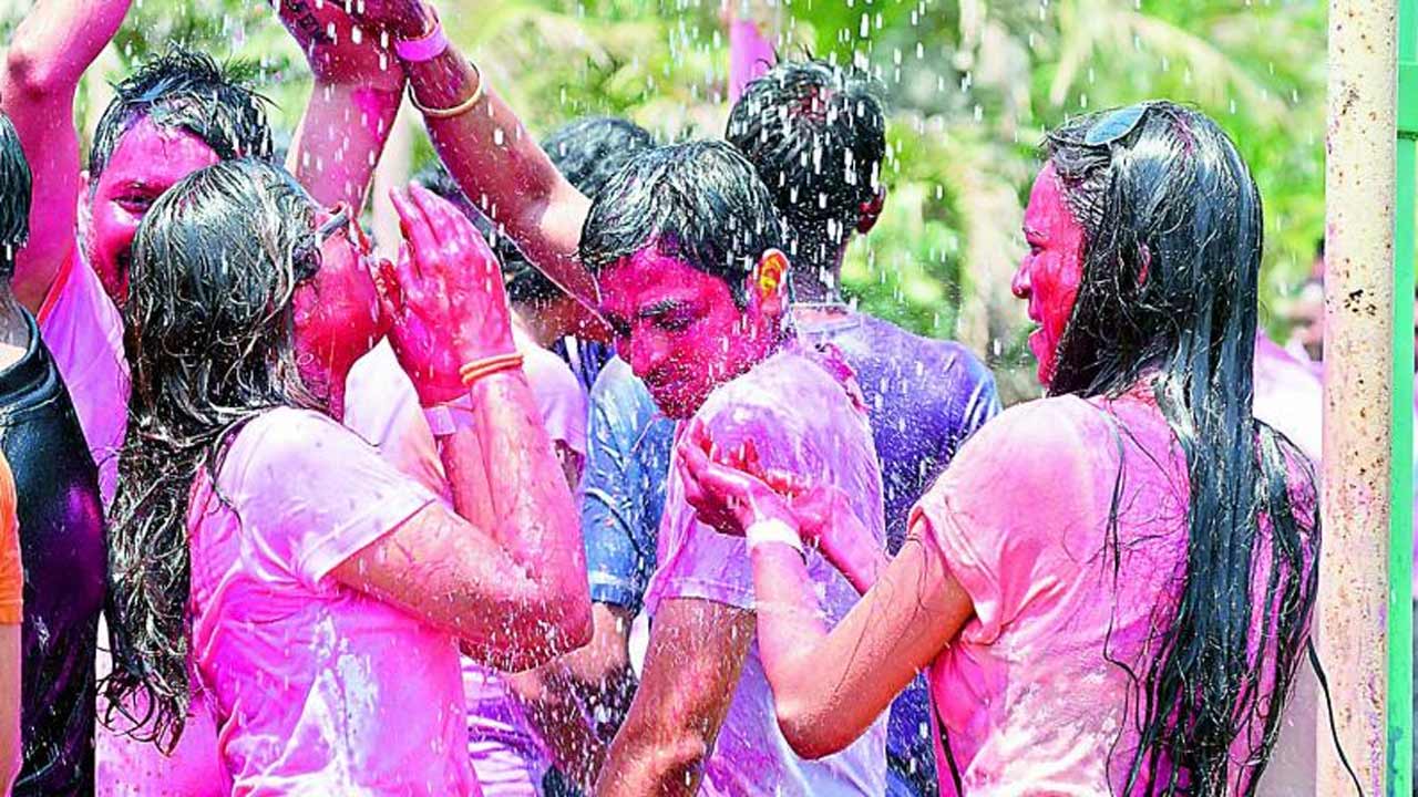 Water Crisis | బెంగళూరులో నీటి కష్టాలు.. హోలీ వేడుకలపై ఆంక్షలు విధించిన కాంగ్రెస్‌ ప్రభుత్వం