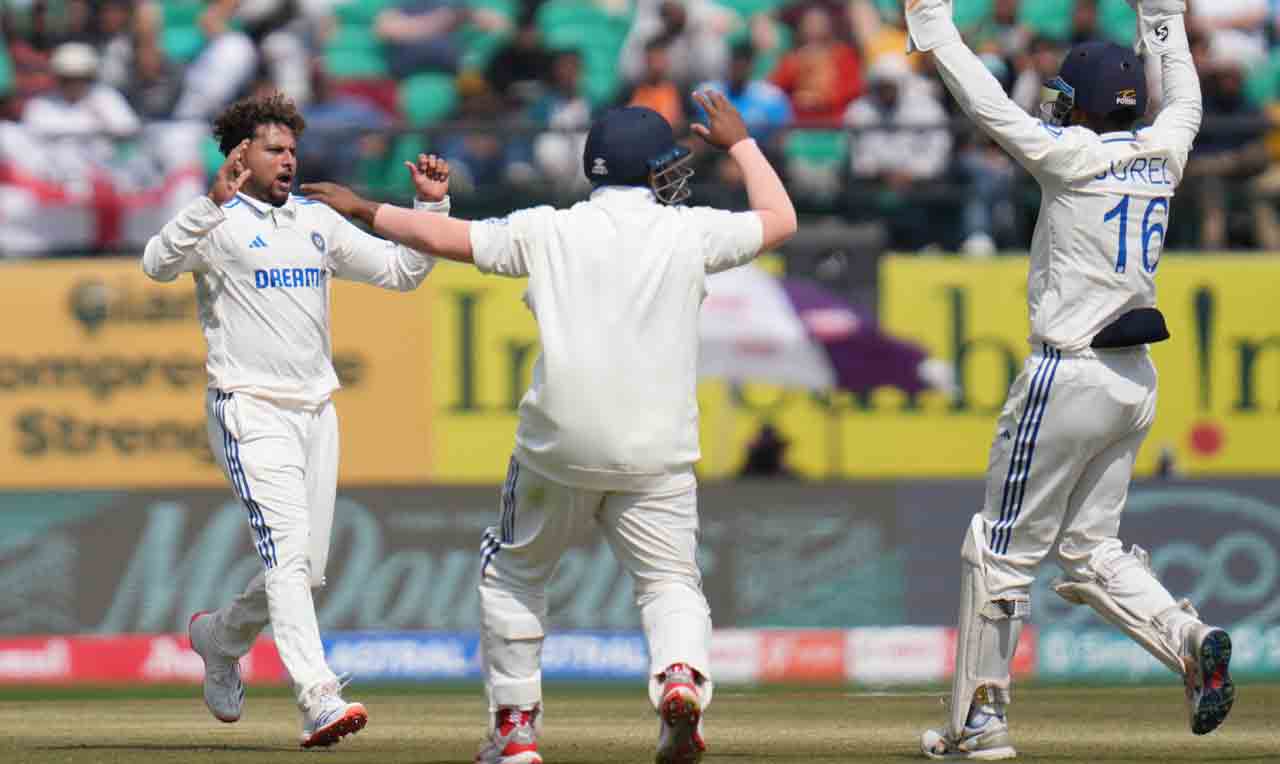 IND vs ENG 5th Test | ఇంగ్లండ్‌ను కుప్ప‌కూల్చిన కుల్దీప్.. నాలుగు వికెట్ల‌తో మెరిసిన అశ్విన్