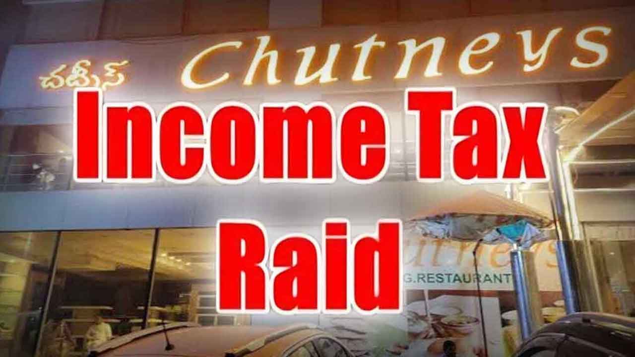 చట్నీస్‌లో ఐటీ సోదాలు