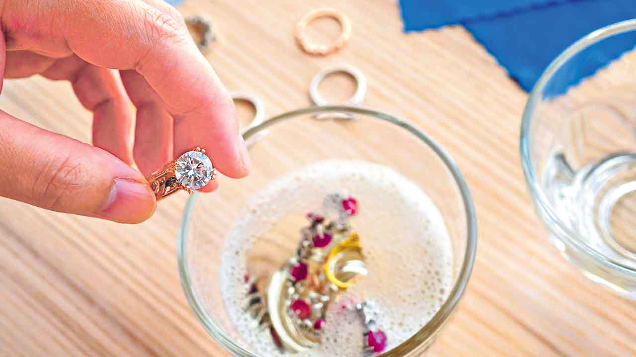 Jewelry | నిగనిగలు కాపాడుకుందాం.. ఆభరణాలను ఇలా శుభ్రం చేసుకోండి..