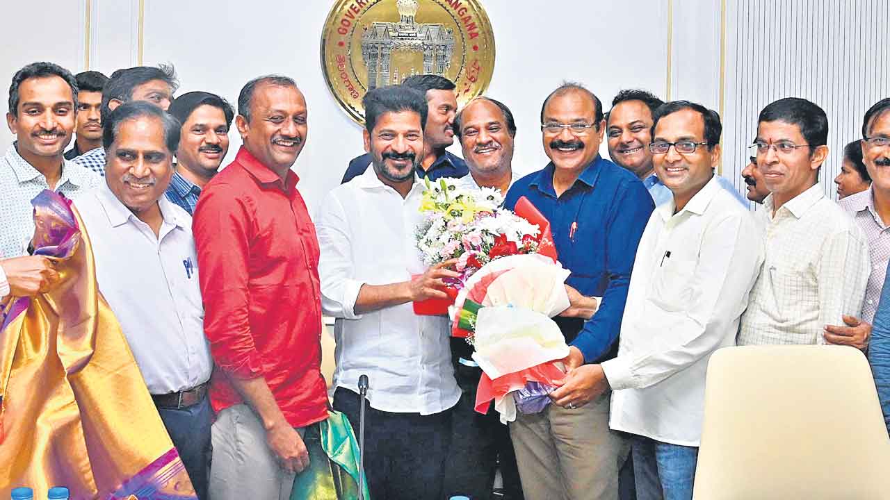 అర్హులైన జర్నలిస్టులందరికీ ఇంటి స్థలాలు