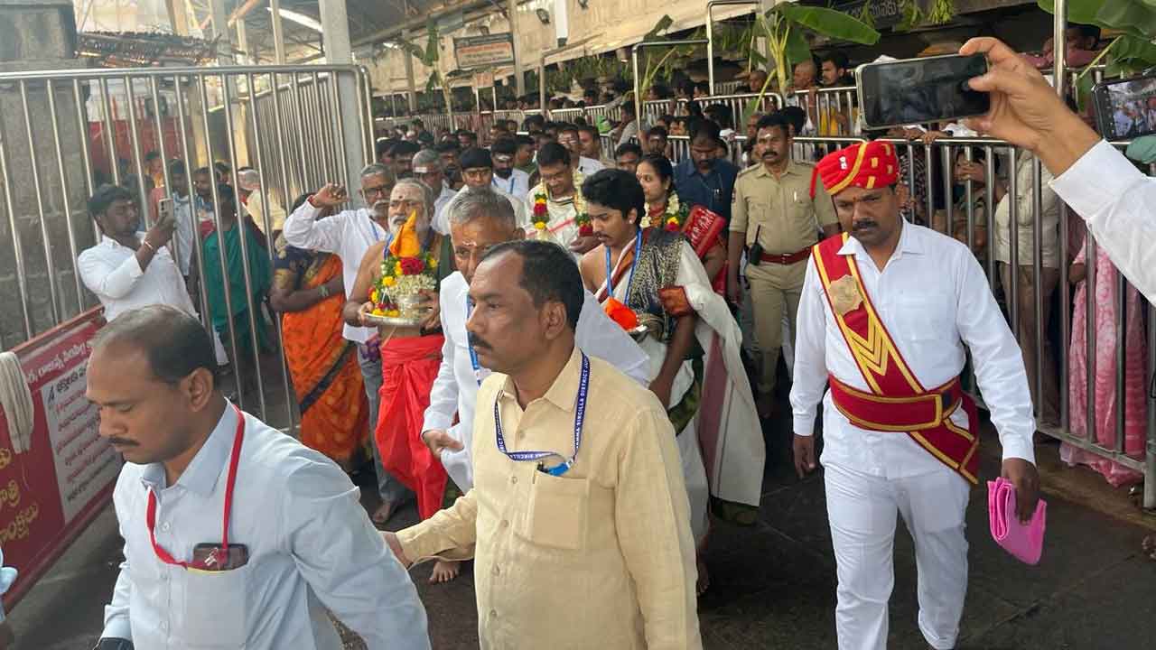 Rajanna Temple | రాజన్న ఆలయంలో హైకోర్టు జడ్జి పూజలు