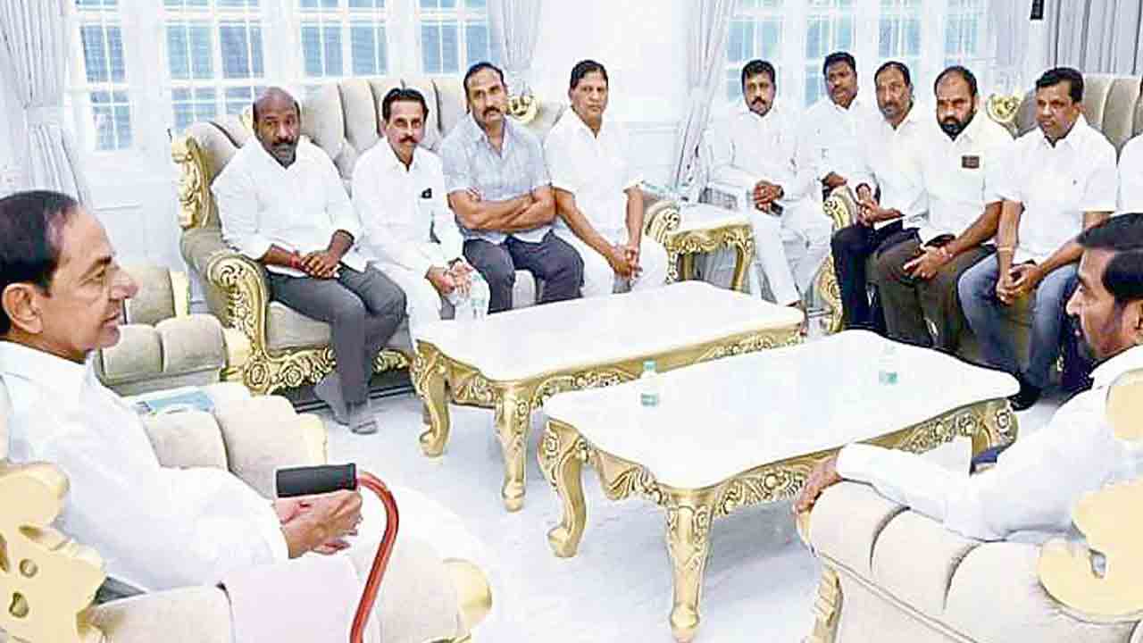 కేసీఆర్‌తో బీఆర్‌ఎస్‌ ముఖ్య నేతల భేటీ