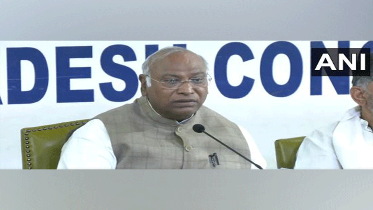Mallikarjun Kharge | ఎన్నిక‌ల బాండ్ల‌తో సొమ్ము చేసుకున్నారు : ప్ర‌ధాని మోదీపై ఖ‌ర్గే ఫైర్‌