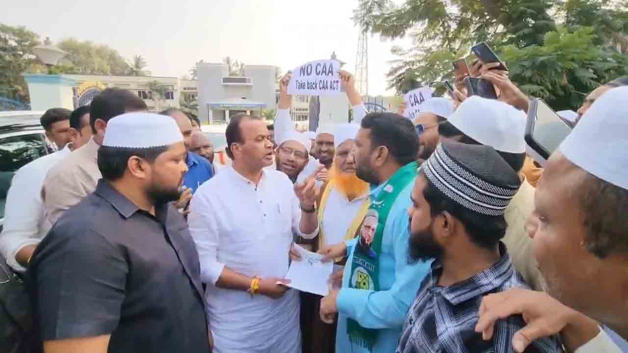 Komatireddy Venkatreddy | మంత్రి కోమ‌టిరెడ్డి వెంక‌ట్ రెడ్డిపై ఎంఐఎం నాయ‌కుల ఆగ్ర‌హం