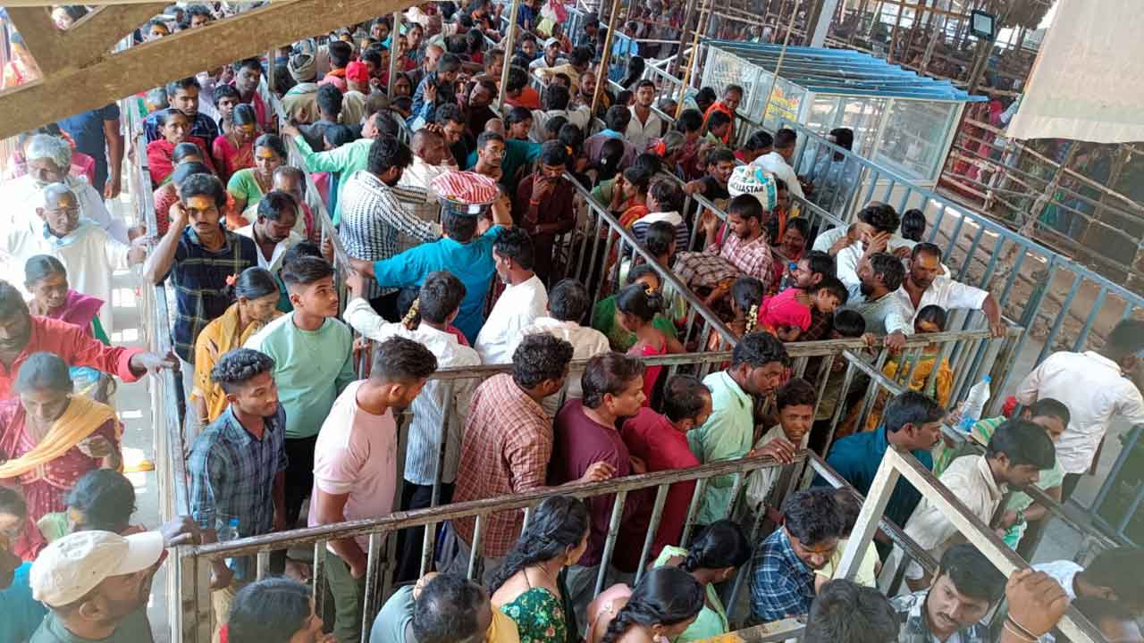 Mallanna temple | భక్తజన సంద్రం కొమురవెల్లి క్షేత్రం