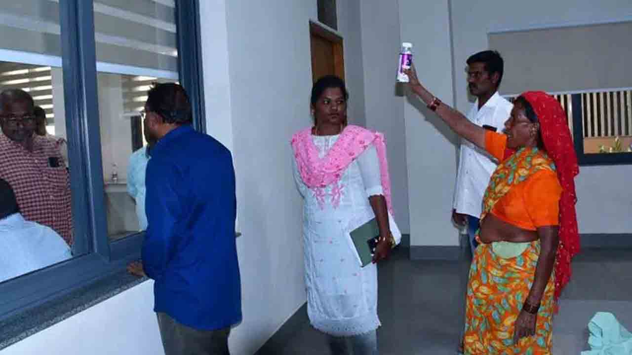 భూ సమస్యను పరిష్కరించాలి