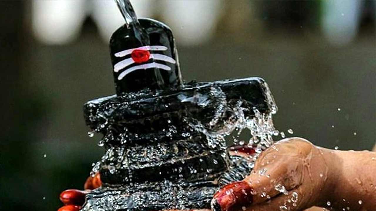 Maha Shivaratri | శివుడిని ఎలా అభిషేకిస్తే ఎక్కువ పుణ్యం వస్తుంది? పాలతోనా? నెయ్యితోనా?