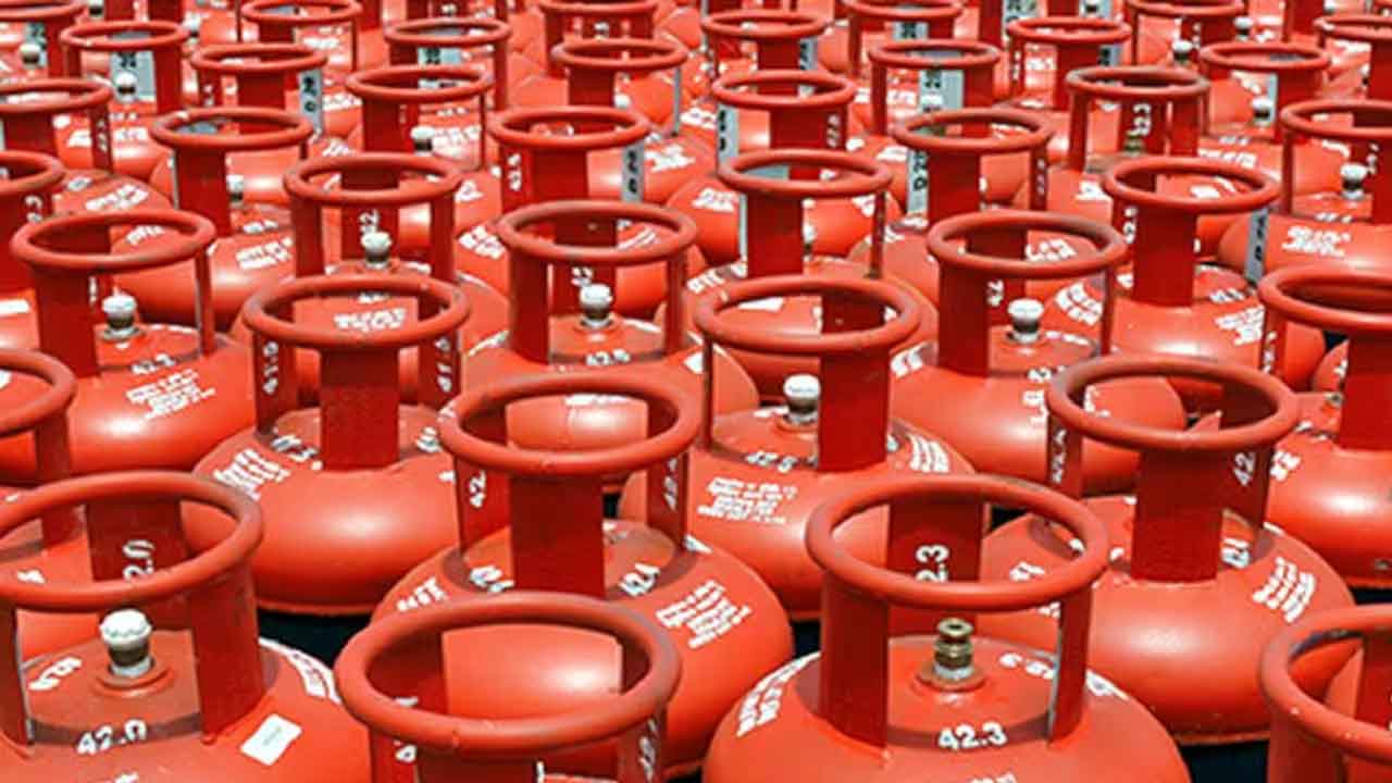 వాణిజ్య సిలిండర్‌ ధర రూ.25 పెంపు