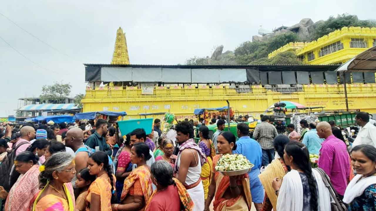 Mallanna temple | భక్తులతో కిటకిటలాడిన మల్లన్న క్షేత్రం