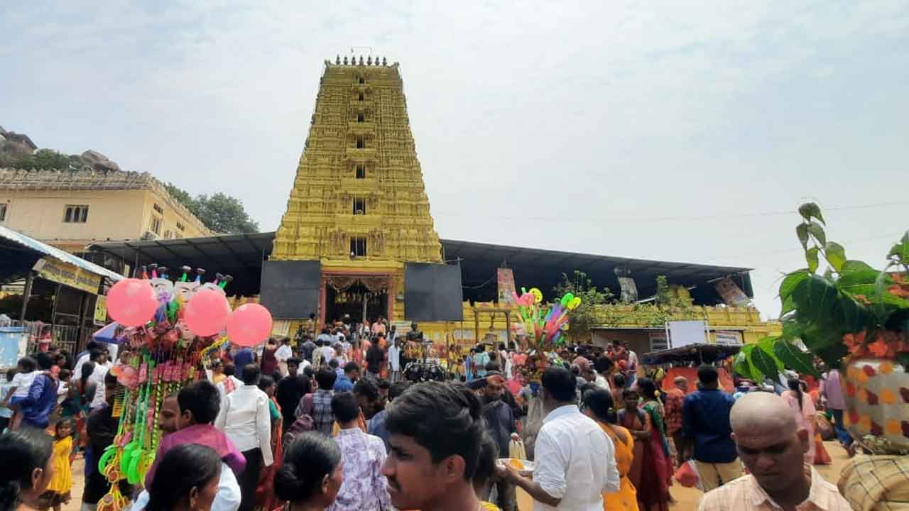 Mallanna temple | ‘మల్లన్న’ నామస్మరణతో మార్మోగిన కొమురవెల్లి
