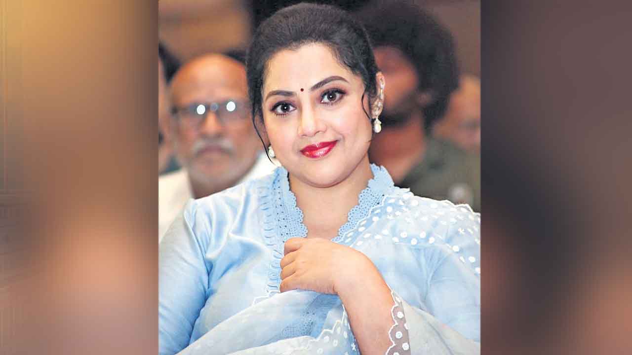 Meena | ఇంతకంటే దిగజారొద్దు.. ఇప్పటికైనా మనుషుల్లా బతకండి: మీనా