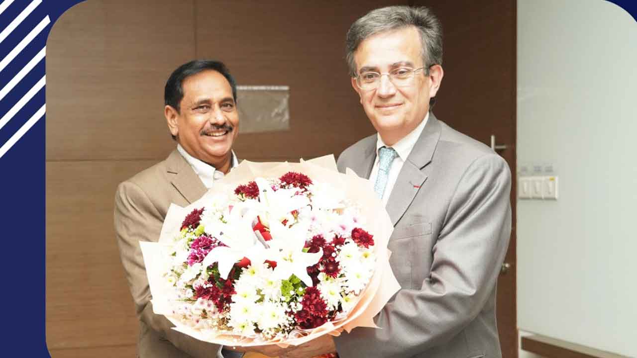 Metro Rail | హైదరాబాద్‌ మెట్రో రైలు ప్రాజెక్టును సందర్శించిన ఫ్రెంచ్‌ రాయబారి