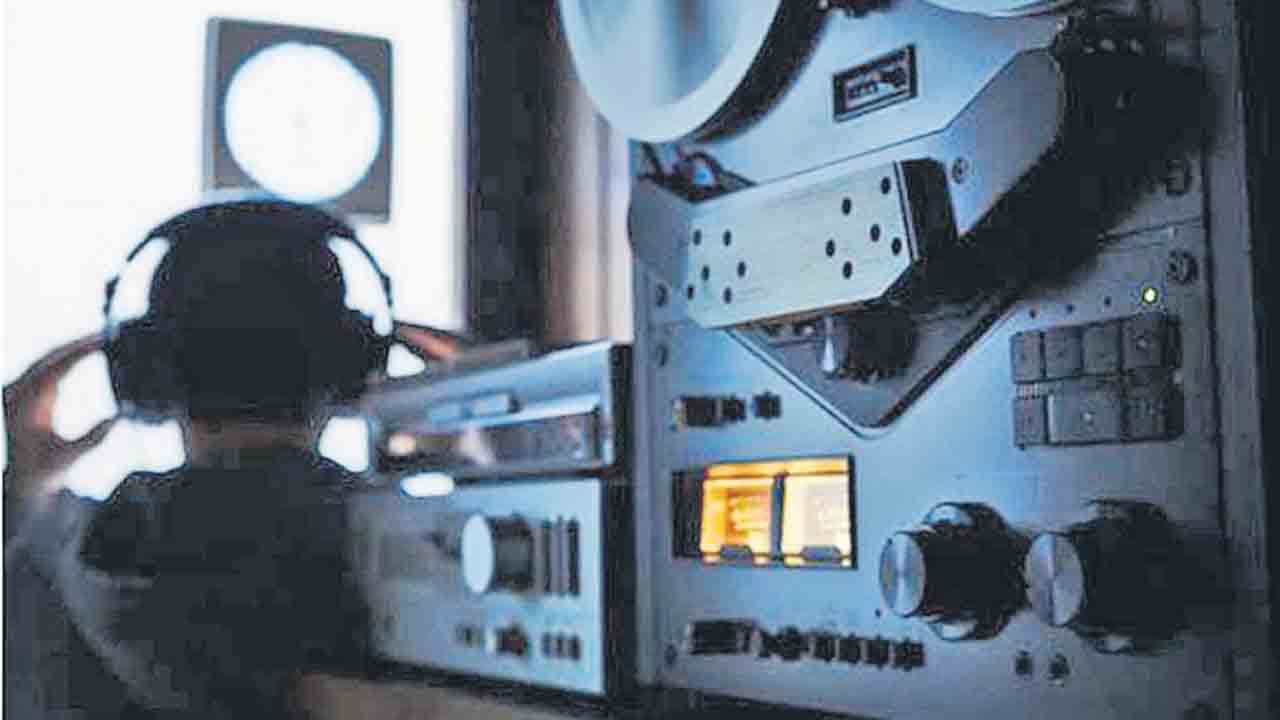 ఫోన్‌ ట్యాపింగ్‌పై విచారణ జరపండి