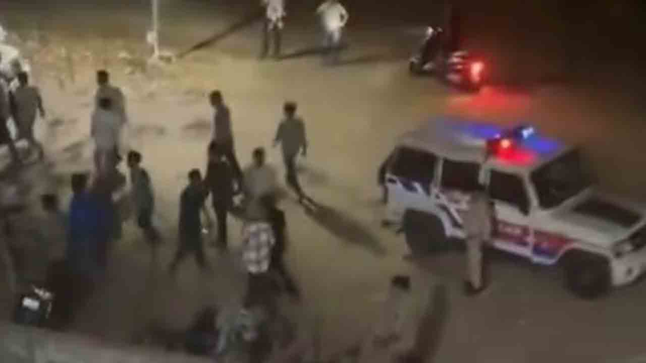 mob attack at Gujarat University | గుజరాత్ యూనివర్సిటీలో మూక దాడి.. ఐదుగురు విదేశీ   విద్యార్థులకు గాయాలు