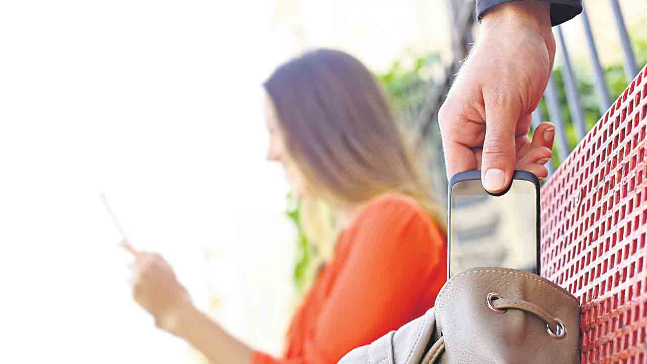 Tech Tips | మీ మొబైల్ పోయిందా? వెంటనే ఇలా చేస్తే తిరిగి పొందొచ్చు!