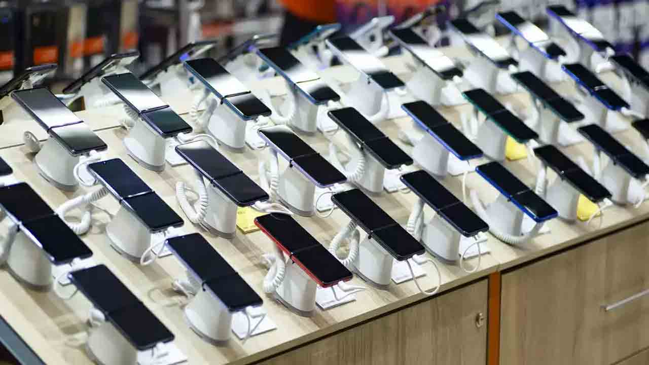 Mobile Exports | మొబైల్‌ ఎగుమతులు ఐదింతలు.. భవిష్యత్తులో 60 బిలియన్‌ డాలర్లకు: కేంద్ర మంత్రి అశ్విని వైష్ణవ్‌