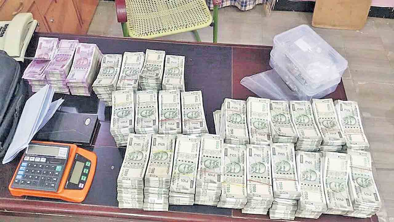 అవినీతి నిర్మూలన ఓ బూటకం