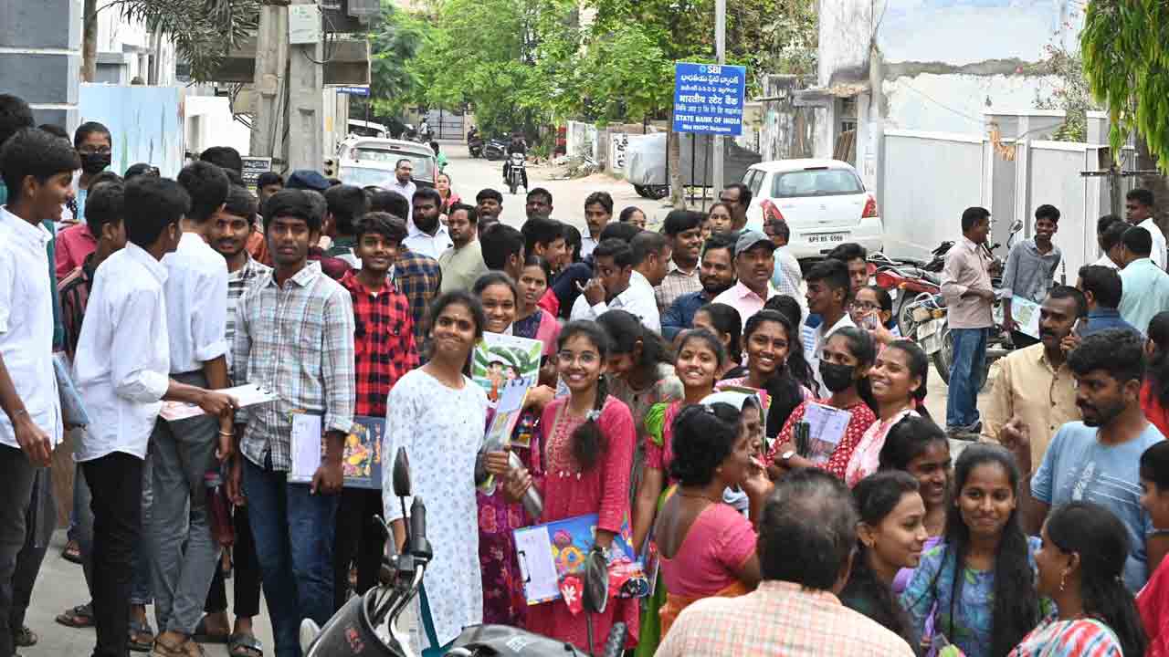 సజావుగా టెన్స్‌ ఎగ్జామ్స్‌