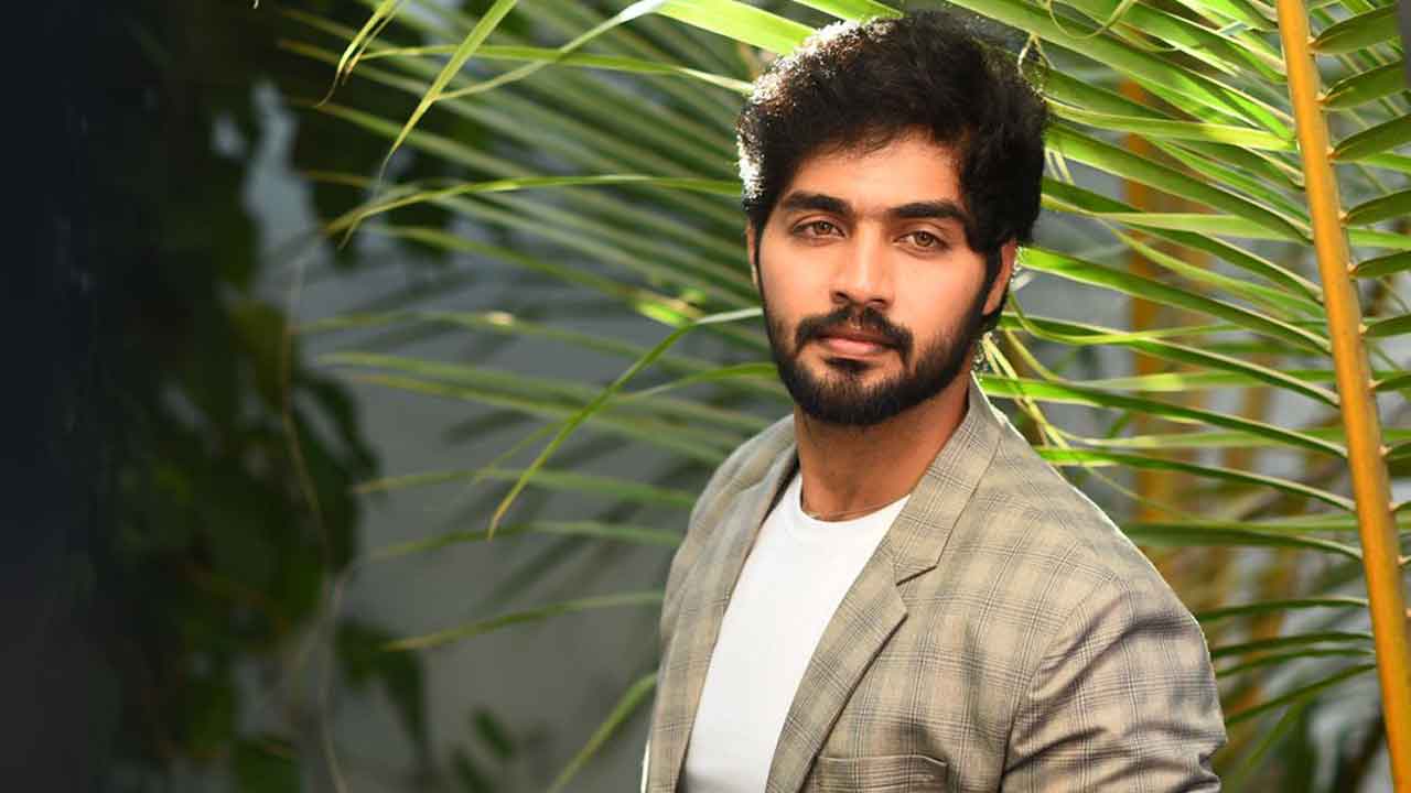 కలియుగం పట్టణంలో గుర్తింపునిస్తుంది