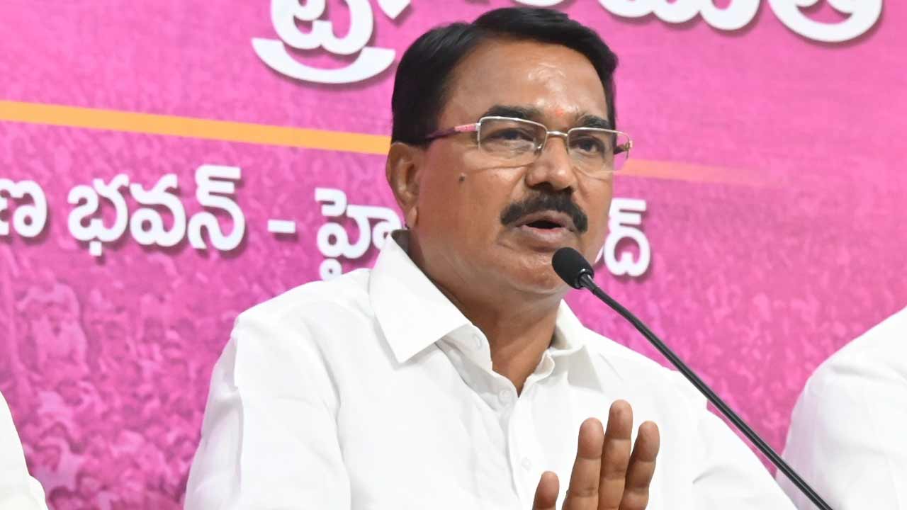 కోటీశ్వరులను కాదు.. బిచ్చగాళ్లు కాకుండా చూడండి : మాజీ మంత్రి నిరంజన్‌ రెడ్డి