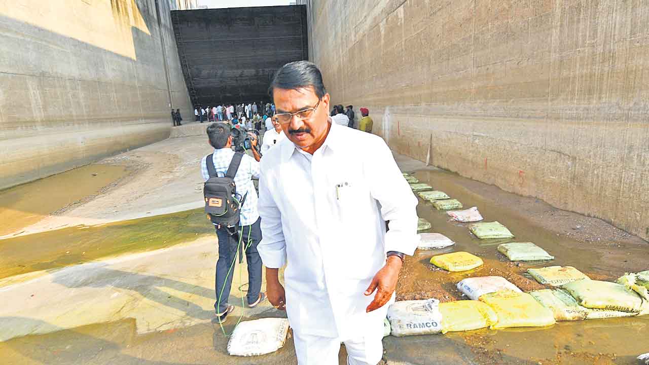 కాంగ్రెస్తోనే నీటికి, కరెంటుకూ కటకట!