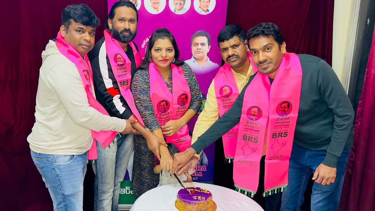 NRI | కువైట్‌లో ఘనంగా ఎమ్మెల్సీ కవిత జన్మదిన వేడుకలు