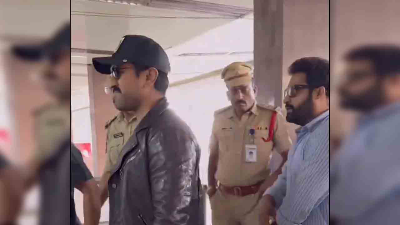 NTR – Ram Charan | ఎయిర్ పోర్ట్‌లో కలుసుకున్న ఎన్టీఆర్, రామ్ చరణ్‌.. వీడియో వైర‌ల్