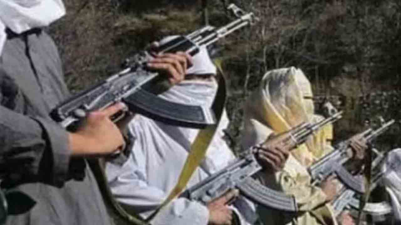 పాక్‌ నేవీ స్థావరంపై దాడి