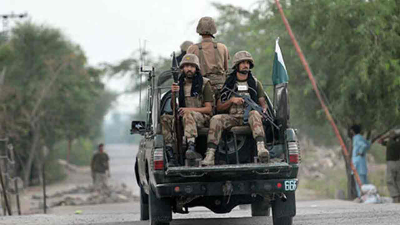 Pakistan: పాక్‌లో న‌లుగురు ఉగ్ర‌వాదులు కాల్చివేత‌