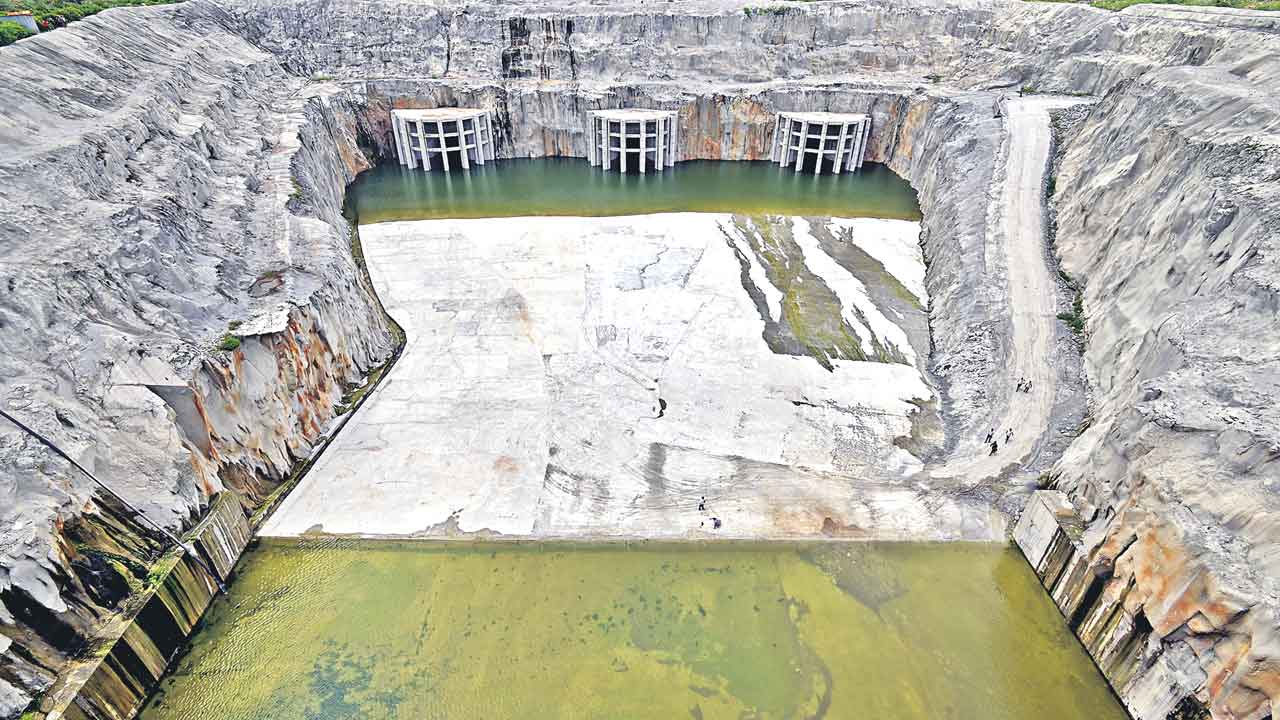 Palamuru Rangareddy | పాలమూరుకు బ్రేక్‌!.. ప్రాజెక్టుకు అనుమతుల ప్రక్రియను నిలిపివేసిన కేంద్రం