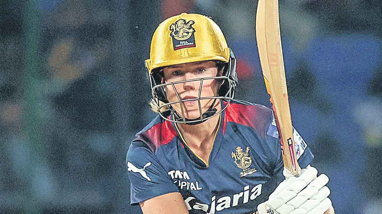 WPL | పెర్రీ ఆల్‌రౌండ్‌ షో.. ముంబైపై బెంగళూరు ఘన విజయం