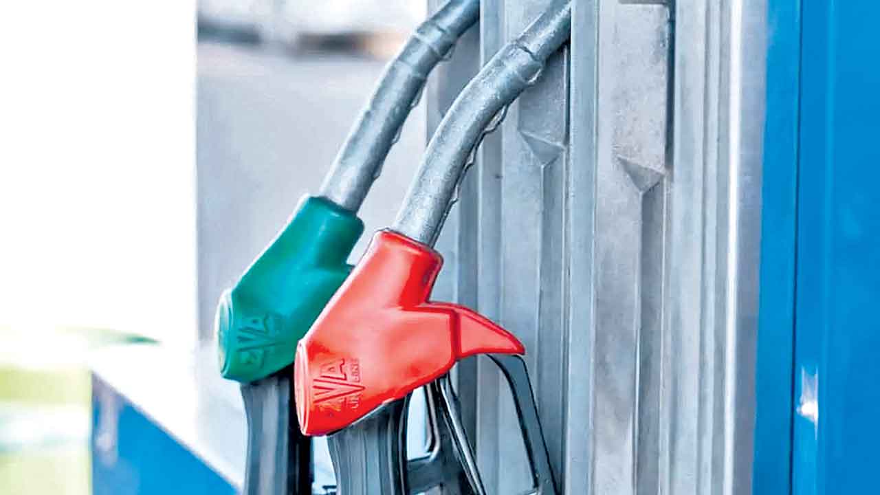Fuel Price Cut | ఎన్నికల ముందు మోదీ సర్కార్‌ తాయిలం.. పెట్రోల్‌, డీజిల్‌పై రూ.2 తగ్గింపు