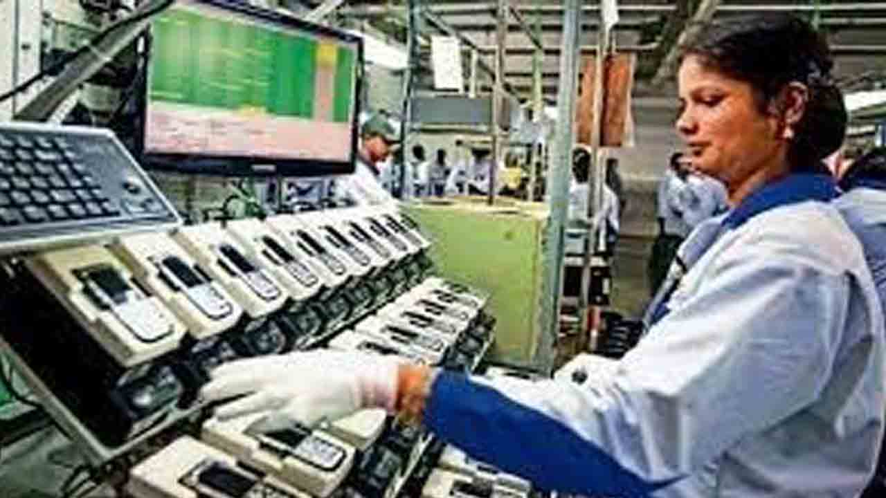 జోరుగా మొబైల్స్‌ తయారీ