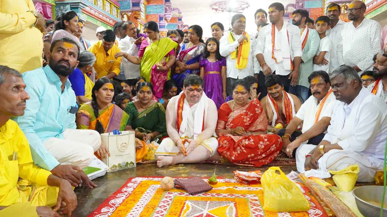 Ponnam Prabhakar goud | కొమురవెల్లి మల్లన్నను దర్శించుకున్న మంత్రి పొన్నం