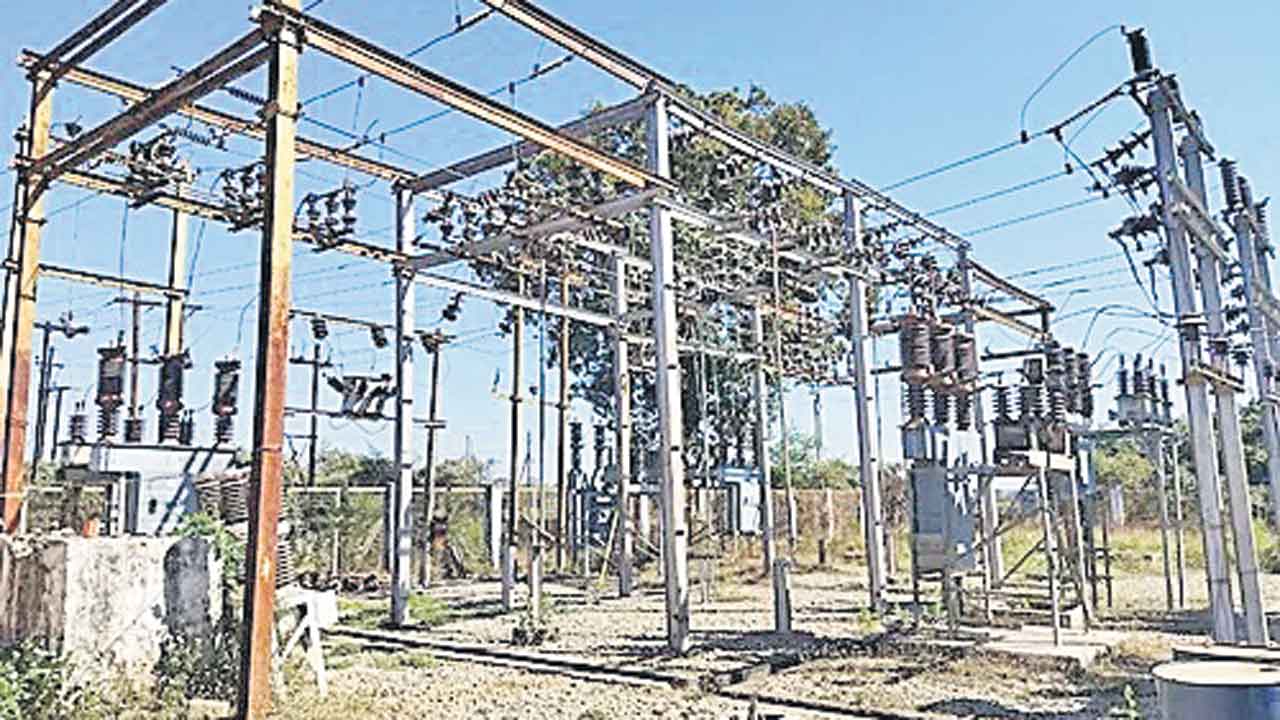 ‘విద్యుత్తు సిబ్బంది శ్రమను గుర్తించండి’